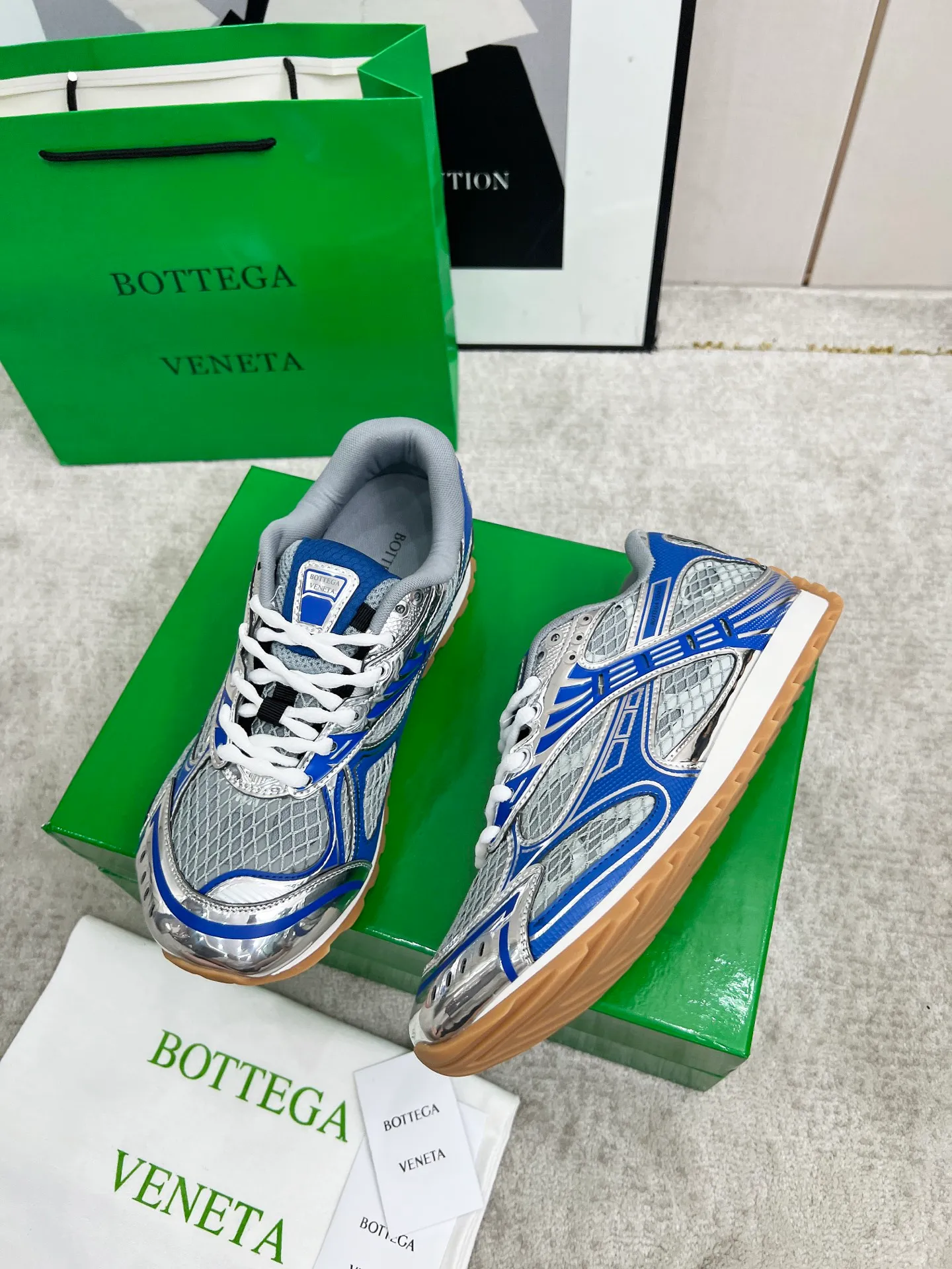 P540. Top version (couples model) Bottega Veneta Bottega Veneta 23ss autumn and winter show BV Orbit sneakers Wang Yibo's same style couples casual shoes dad shoes! Runner sneakers! Original purchase and development!  Made of original lightweight technical mesh fabric, the same as the original version! The process is complicated!  Paired with a rubber outsole designed with a geometric pattern, the high version of the Wang Zha series is actually much taller, but the legs still look slim. Very nice. Durable and playable, standard and version-matching shoe package technology, look for high-end versions. The original outsole is exclusively molded, and the color-blocked TPU outsole is used. The material and weight are the same as the original!  Size: #Female 35-41 (40 and 41 customized sizes are non-refundable) Male 39-45 (45 size customized are non-returnable and exchangeable)